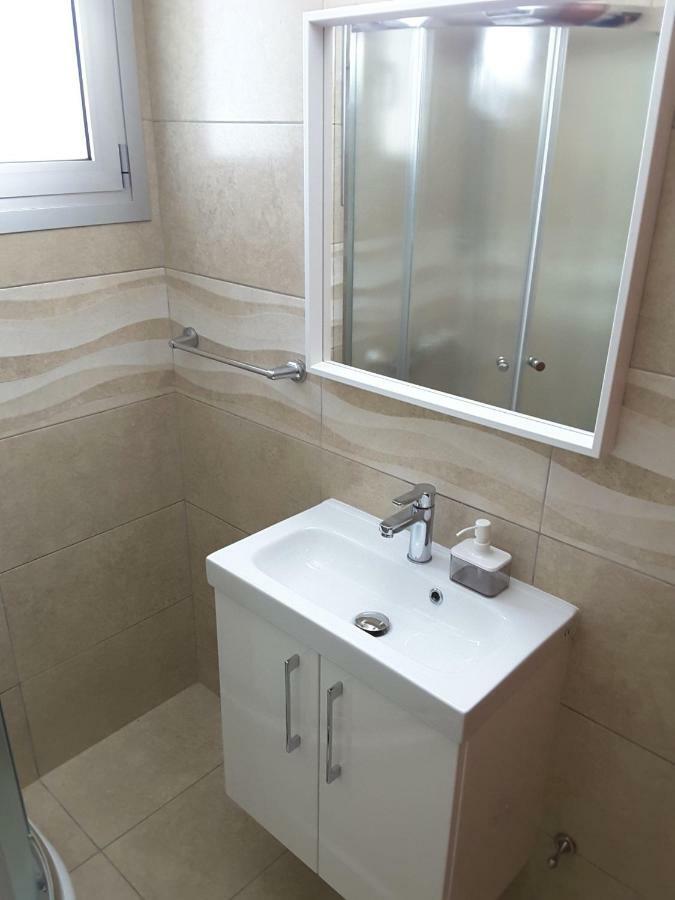 Lighthouse By The Sea Lovely 2Bdr Apartment Paphos Exterior photo
