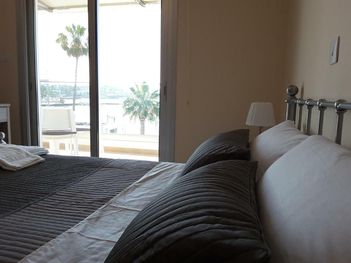 Lighthouse By The Sea Lovely 2Bdr Apartment Paphos Exterior photo