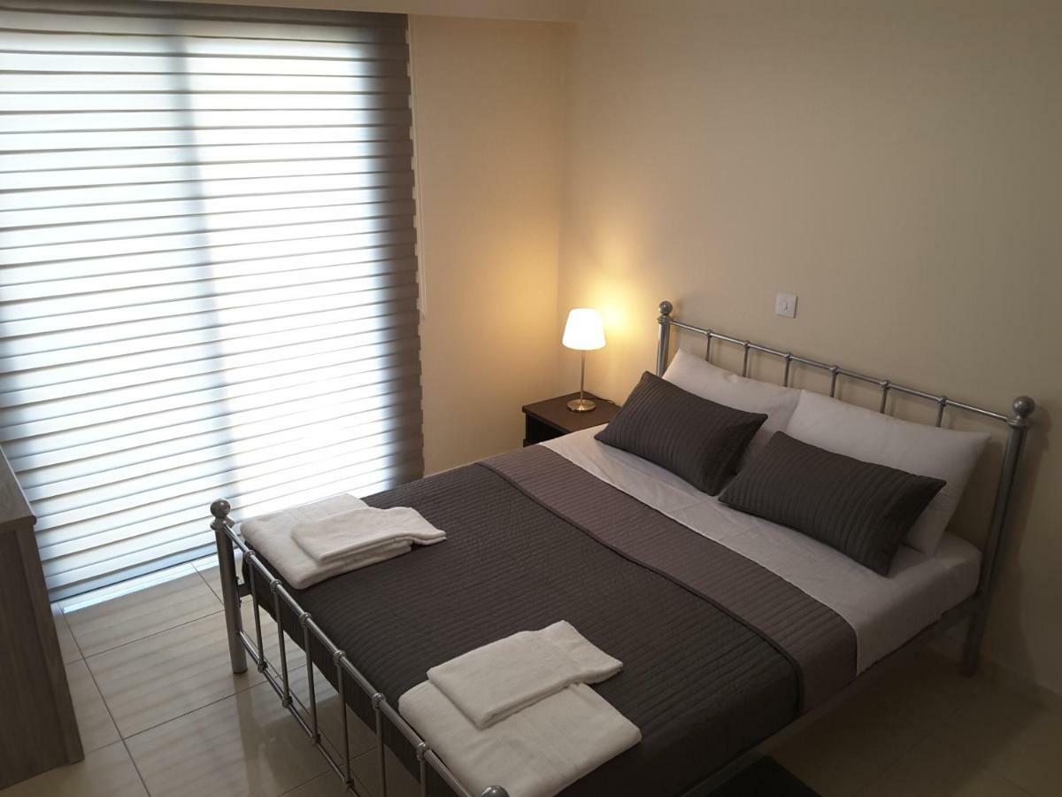 Lighthouse By The Sea Lovely 2Bdr Apartment Paphos Exterior photo