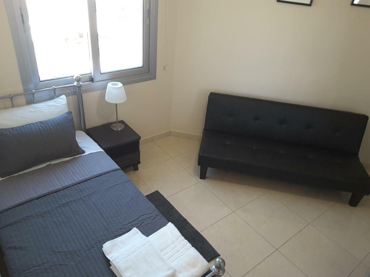 Lighthouse By The Sea Lovely 2Bdr Apartment Paphos Exterior photo