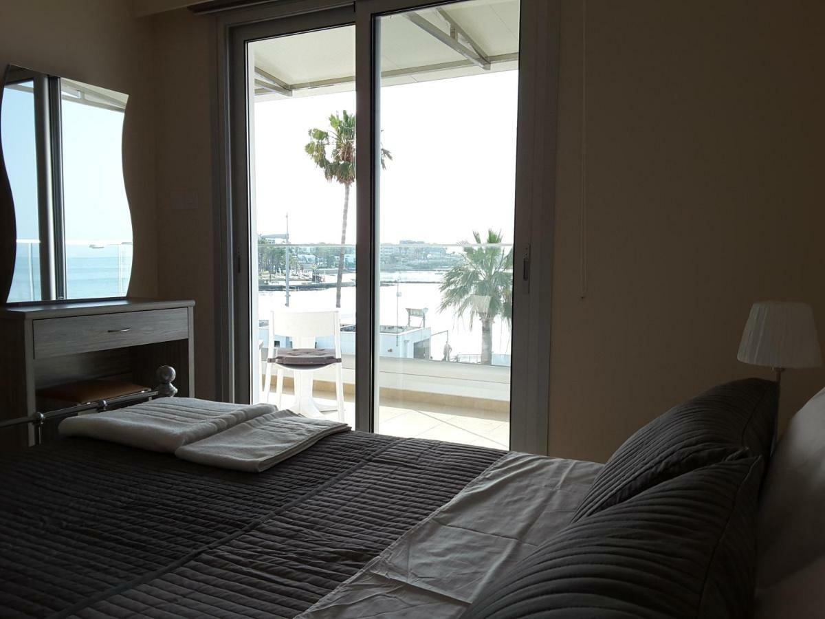 Lighthouse By The Sea Lovely 2Bdr Apartment Paphos Exterior photo